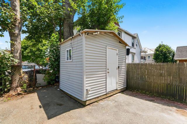 132 Huntington St, Brockton, MA 02301