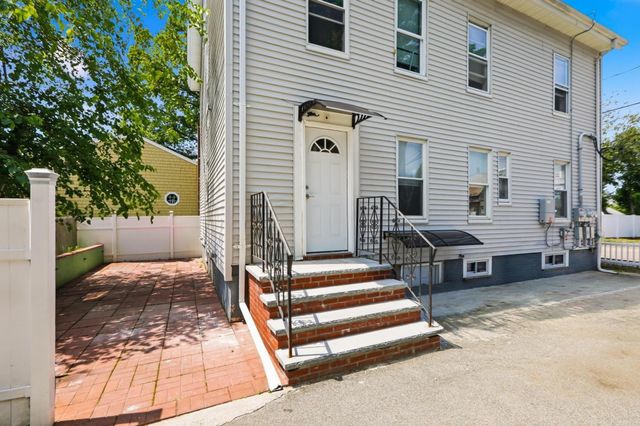 132 Huntington St, Brockton, MA 02301