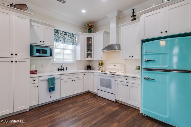 134 Demontluzin Avenue, Bay Saint Louis, MS 39520