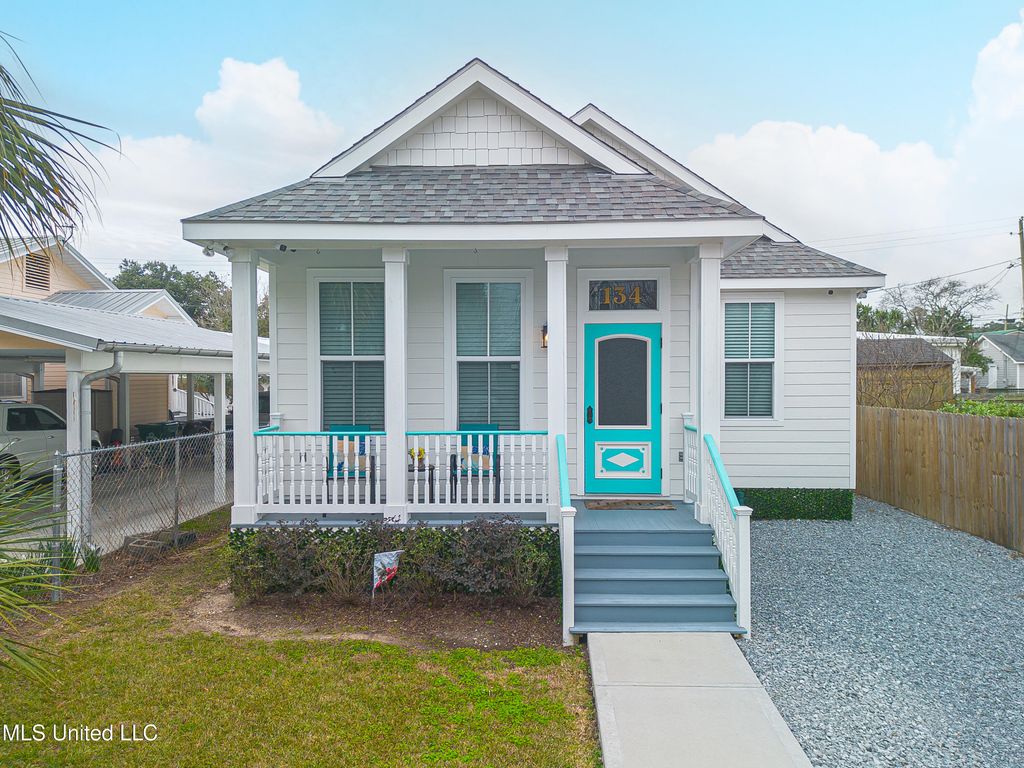 134 Demontluzin Avenue, Bay Saint Louis, MS 39520