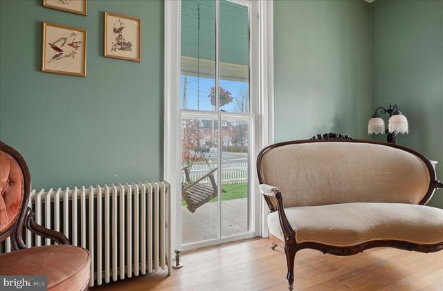 220 S MASSANUTEN ST, Strasburg, VA 22657