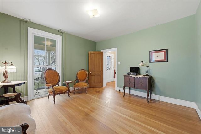 220 S MASSANUTEN ST, Strasburg, VA 22657