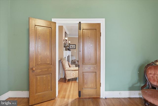 220 S MASSANUTEN ST, Strasburg, VA 22657