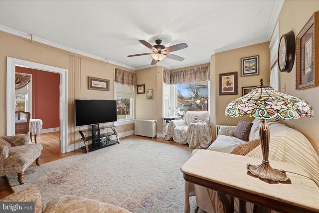 220 S MASSANUTEN ST, Strasburg, VA 22657