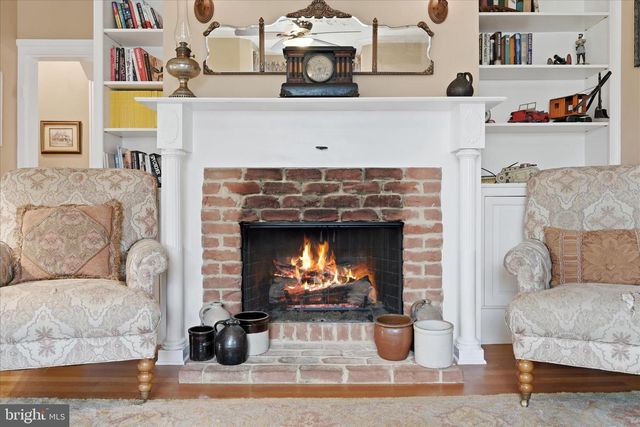 220 S MASSANUTEN ST, Strasburg, VA 22657