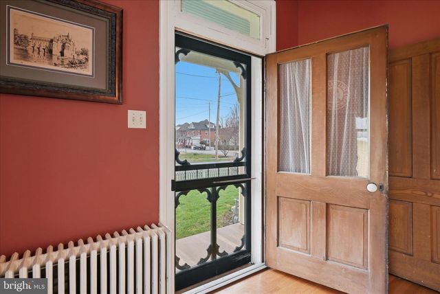 220 S MASSANUTEN ST, Strasburg, VA 22657