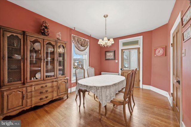 220 S MASSANUTEN ST, Strasburg, VA 22657