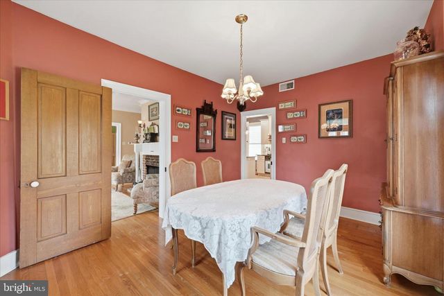 220 S MASSANUTEN ST, Strasburg, VA 22657