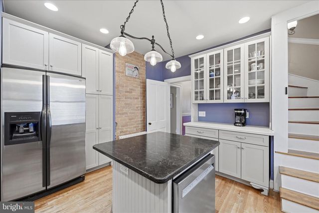 220 S MASSANUTEN ST, Strasburg, VA 22657