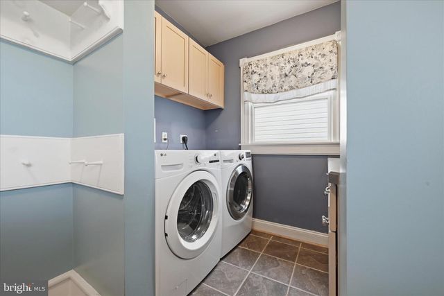 220 S MASSANUTEN ST, Strasburg, VA 22657