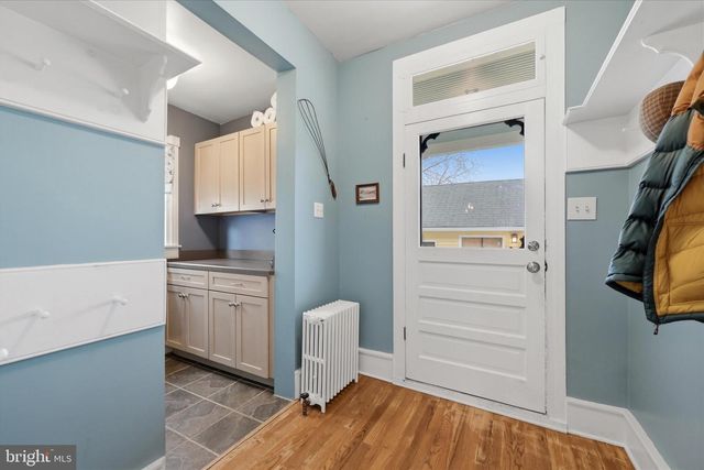 220 S MASSANUTEN ST, Strasburg, VA 22657