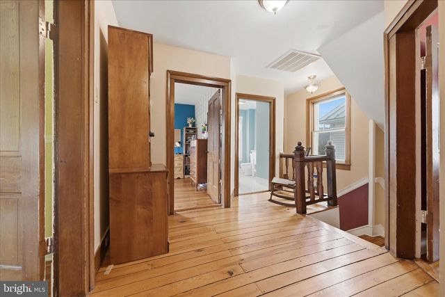 220 S MASSANUTEN ST, Strasburg, VA 22657