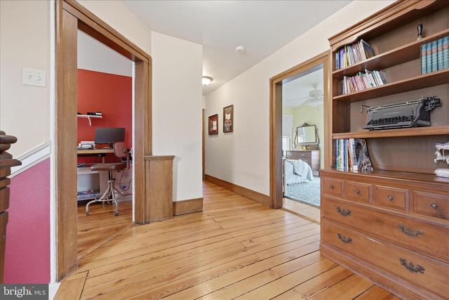 220 S MASSANUTEN ST, Strasburg, VA 22657