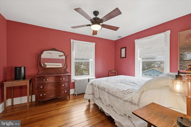 220 S MASSANUTEN ST, Strasburg, VA 22657