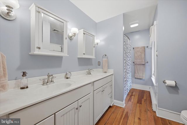 220 S MASSANUTEN ST, Strasburg, VA 22657