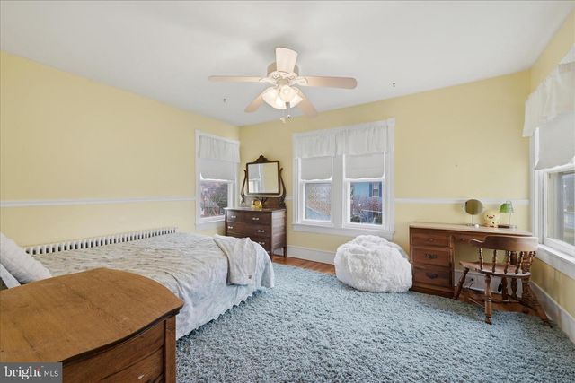 220 S MASSANUTEN ST, Strasburg, VA 22657