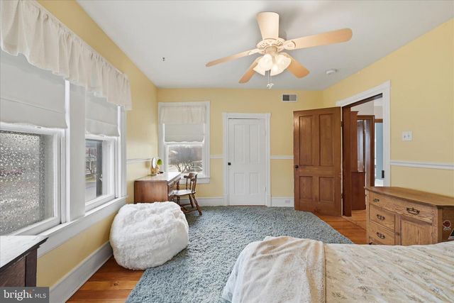 220 S MASSANUTEN ST, Strasburg, VA 22657