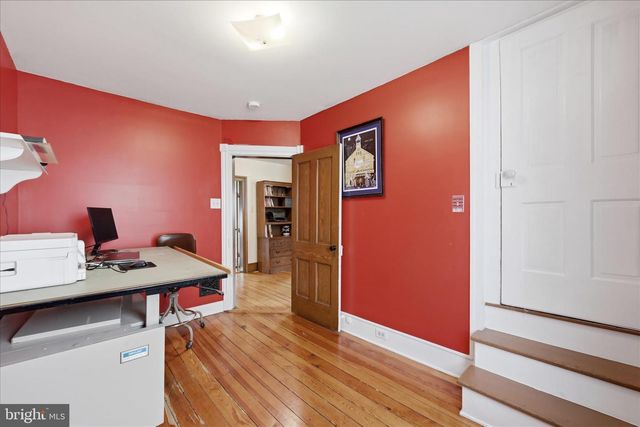 220 S MASSANUTEN ST, Strasburg, VA 22657