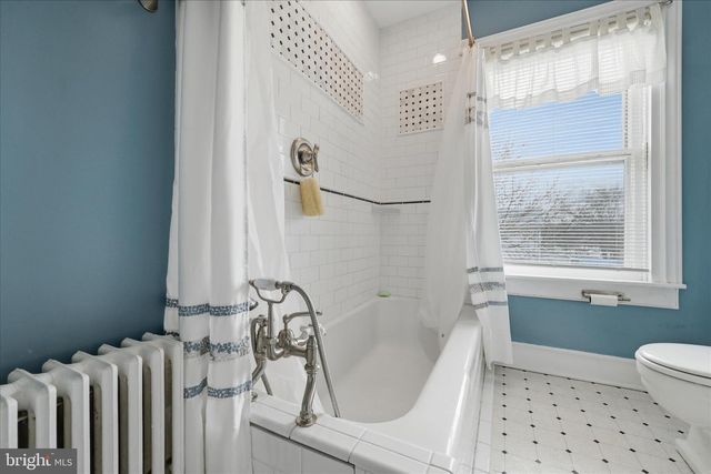 220 S MASSANUTEN ST, Strasburg, VA 22657