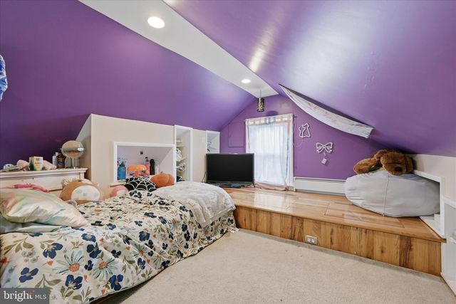 220 S MASSANUTEN ST, Strasburg, VA 22657