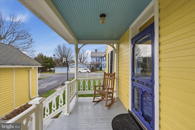 220 S MASSANUTEN ST, Strasburg, VA 22657