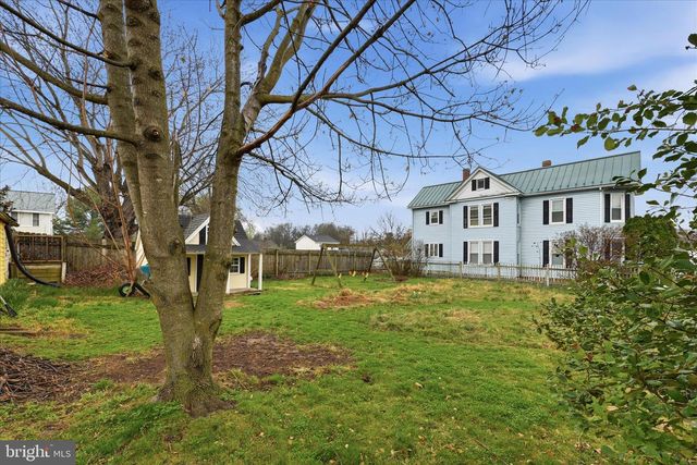 220 S MASSANUTEN ST, Strasburg, VA 22657