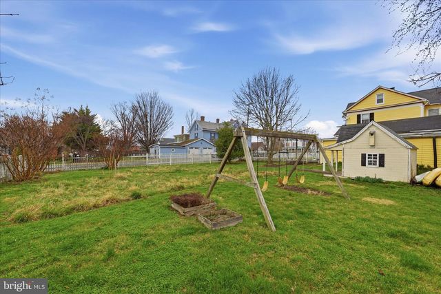 220 S MASSANUTEN ST, Strasburg, VA 22657