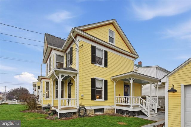 220 S MASSANUTEN ST, Strasburg, VA 22657