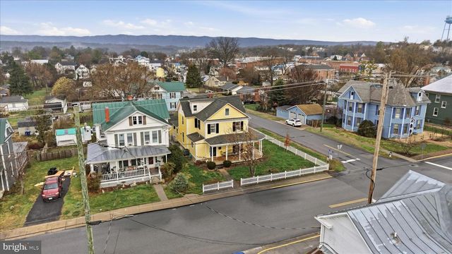 220 S MASSANUTEN ST, Strasburg, VA 22657