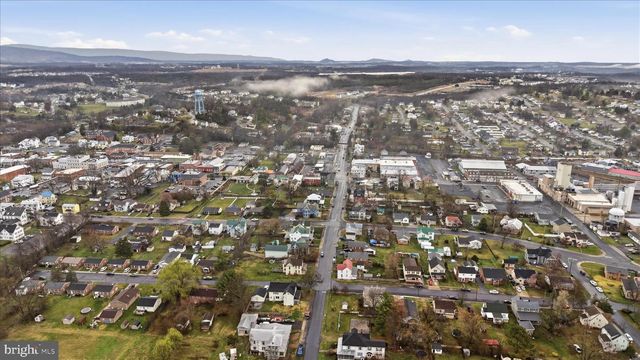 220 S MASSANUTEN ST, Strasburg, VA 22657