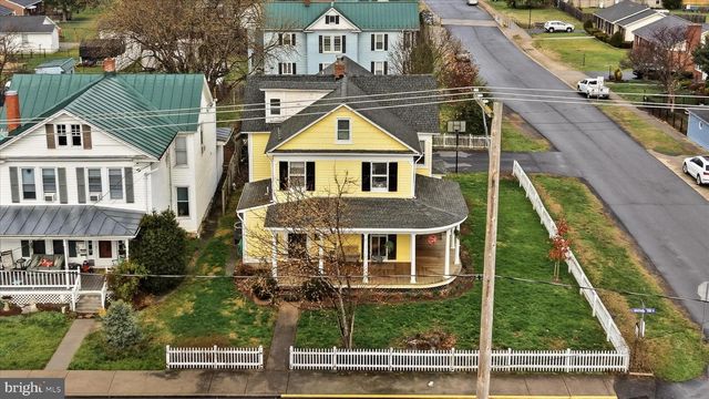 220 S MASSANUTEN ST, Strasburg, VA 22657