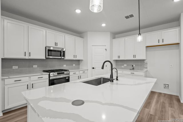 6911 Comanche Cave, San Antonio, TX 78247