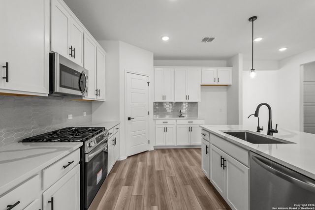 6911 Comanche Cave, San Antonio, TX 78247