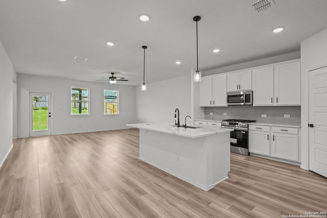 6911 Comanche Cave, San Antonio, TX 78247