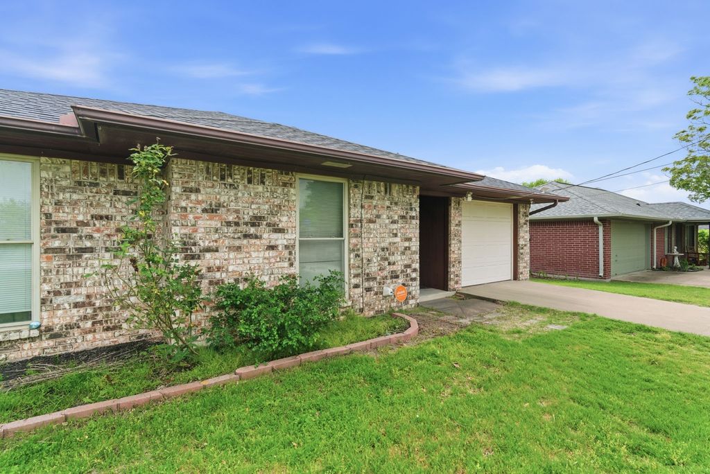 1217 Elmira Street, Weatherford, TX 76086