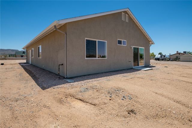 2705 W Shauna Drive, Golden Valley, AZ 86413