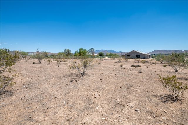 2705 W Shauna Drive, Golden Valley, AZ 86413