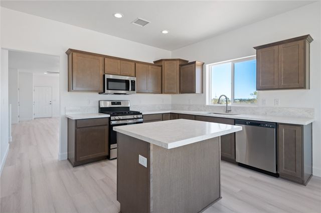 2705 W Shauna Drive, Golden Valley, AZ 86413