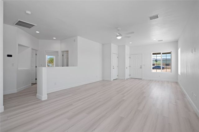 2705 W Shauna Drive, Golden Valley, AZ 86413