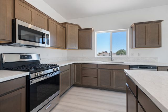 2705 W Shauna Drive, Golden Valley, AZ 86413