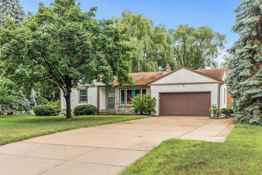 1390 Onondaga Street NE, Fridley, MN 55432