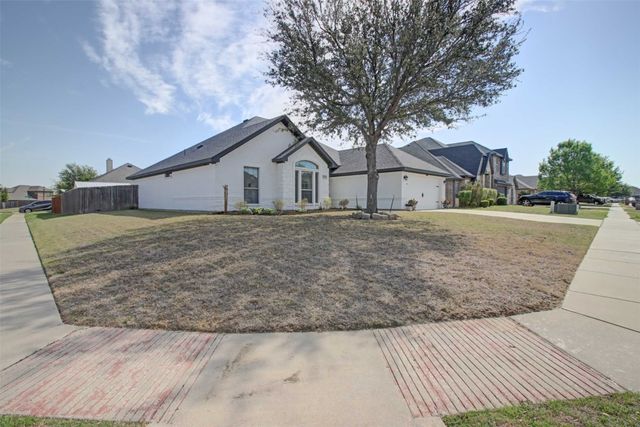 332 Delaware Street, Burleson, TX 76028