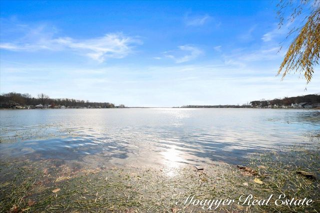 1736 Parker Drive, Wayland, MI 49348