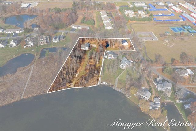 1736 Parker Drive, Wayland, MI 49348