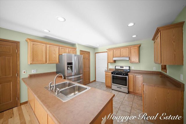 1736 Parker Drive, Wayland, MI 49348