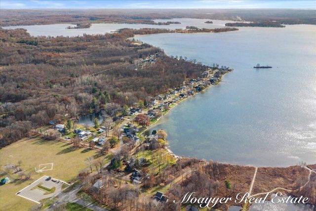 1736 Parker Drive, Wayland, MI 49348