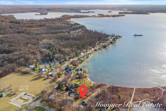 1736 Parker Drive, Wayland, MI 49348