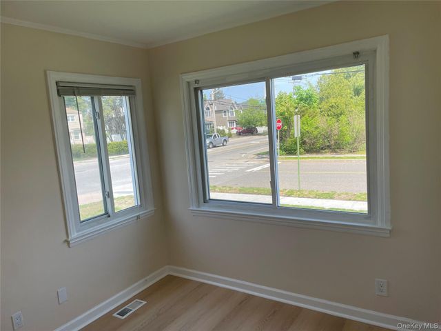 301 Jackson, Syosset, NY 11791