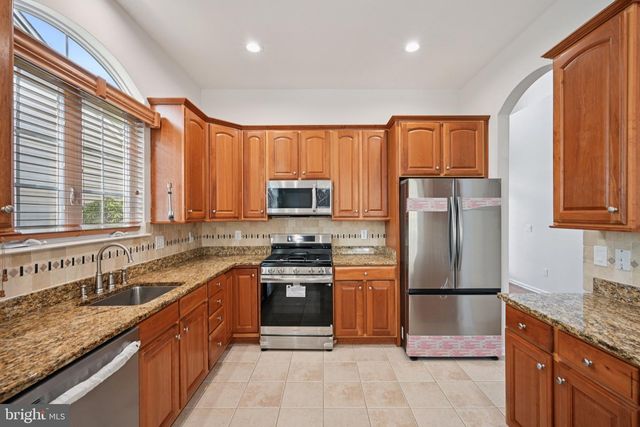 42 LEWIS DR, Mays Landing, NJ 08330