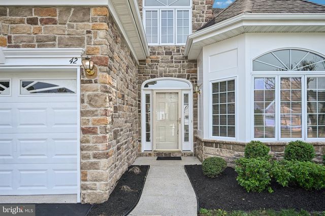 42 LEWIS DR, Mays Landing, NJ 08330